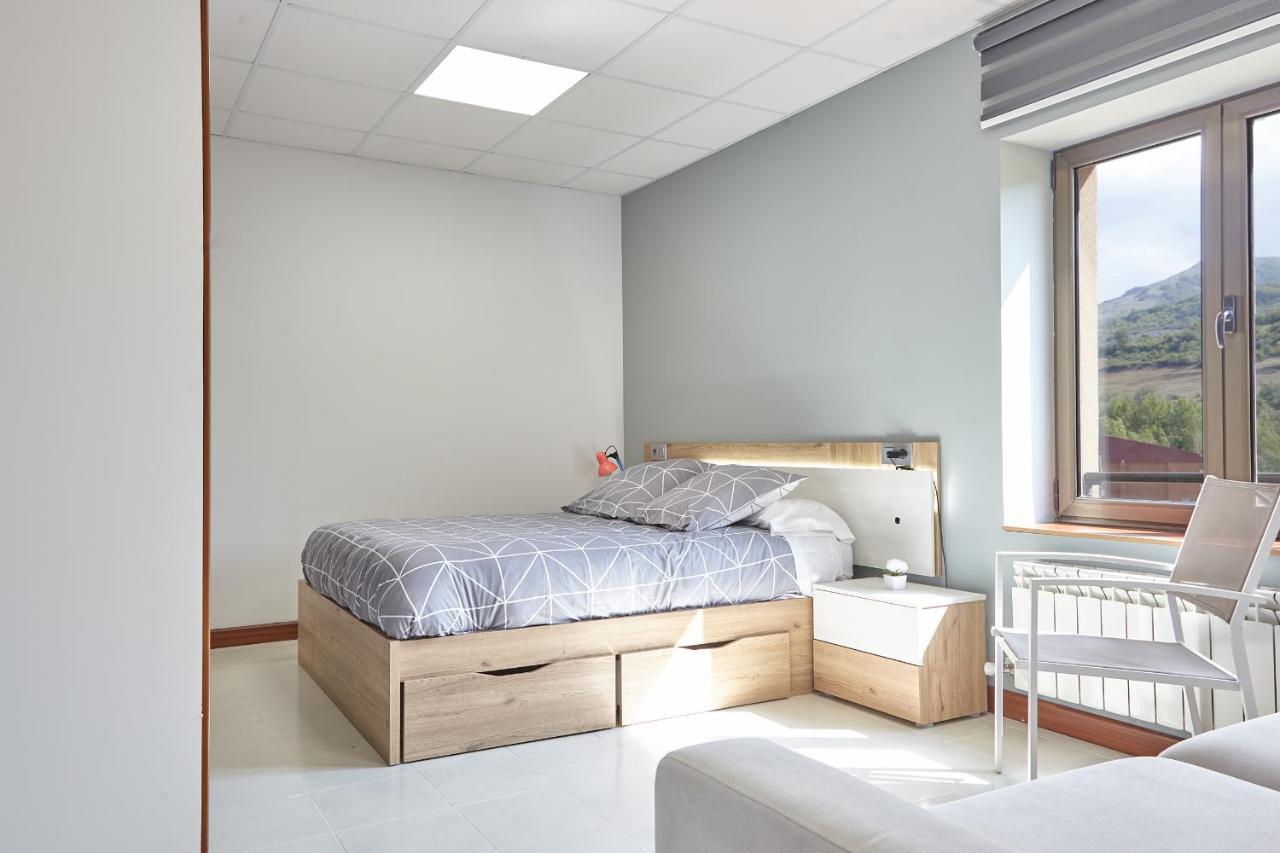 La Pola de Gordon Hostal Fontanan מראה חיצוני תמונה