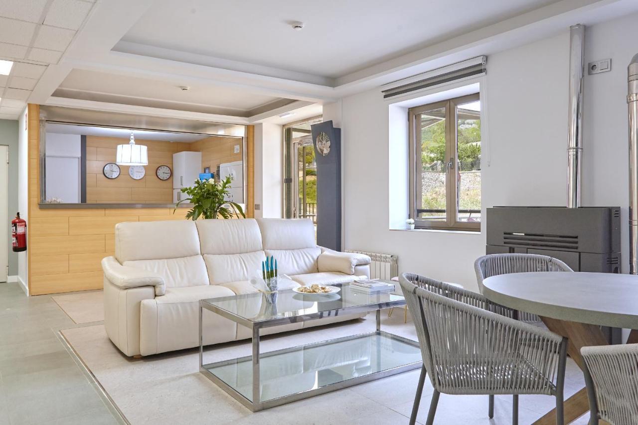 La Pola de Gordon Hostal Fontanan מראה חיצוני תמונה
