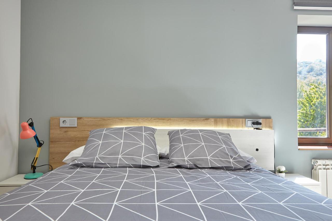 La Pola de Gordon Hostal Fontanan מראה חיצוני תמונה