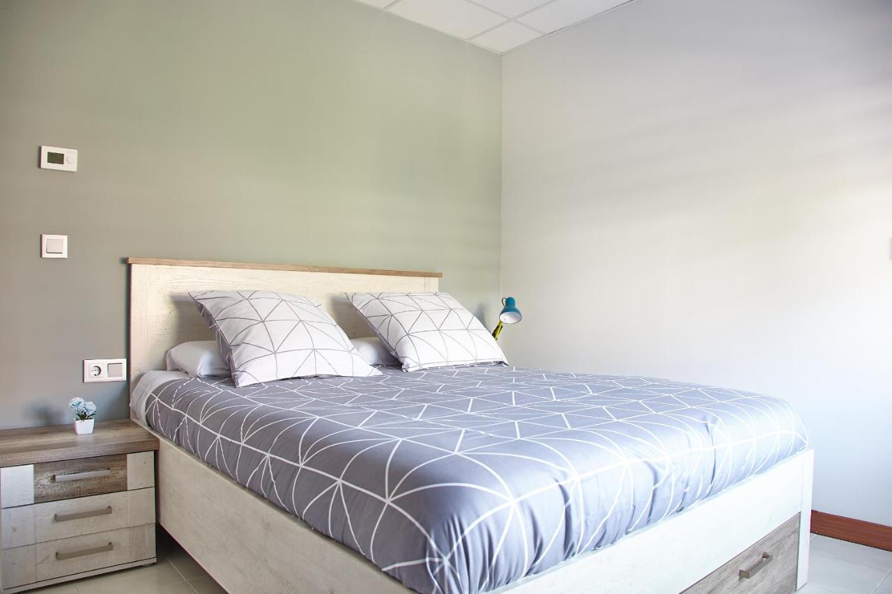 La Pola de Gordon Hostal Fontanan מראה חיצוני תמונה