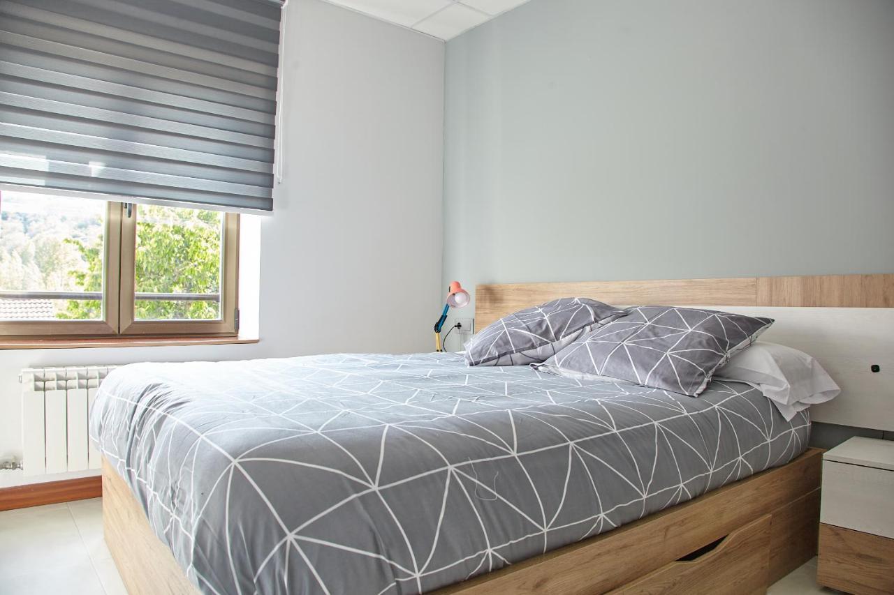 La Pola de Gordon Hostal Fontanan מראה חיצוני תמונה