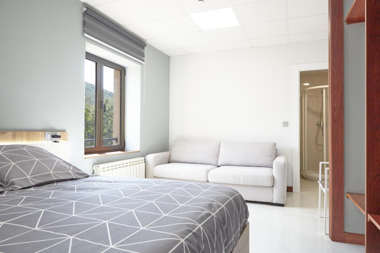 La Pola de Gordon Hostal Fontanan מראה חיצוני תמונה