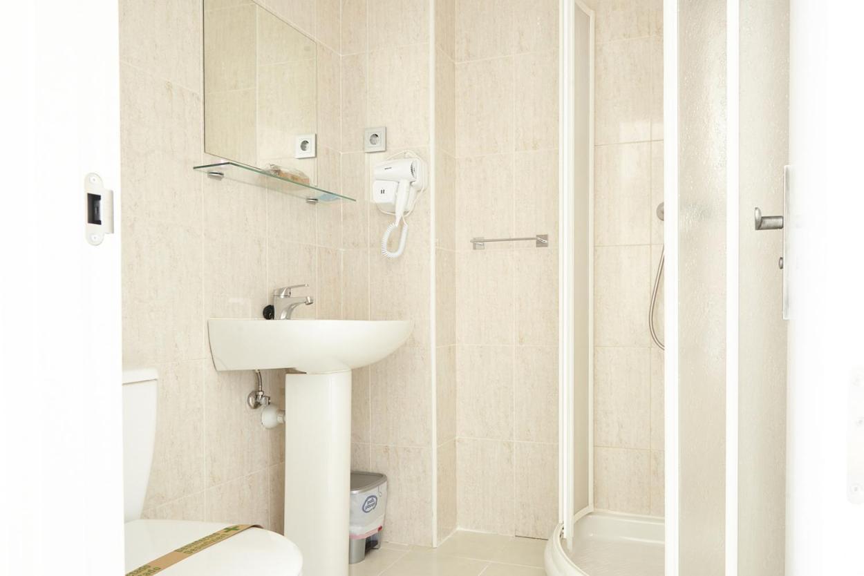 La Pola de Gordon Hostal Fontanan מראה חיצוני תמונה