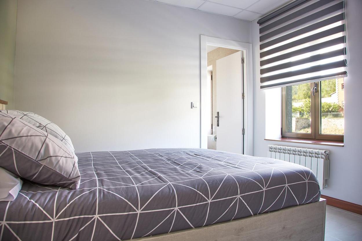 La Pola de Gordon Hostal Fontanan מראה חיצוני תמונה